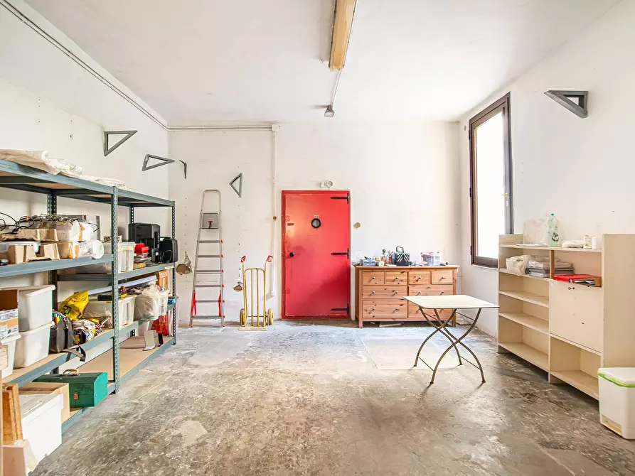 Immagine 8 di Locale commerciale in vendita  in Via Gabrio Serbelloni 122 a Roma