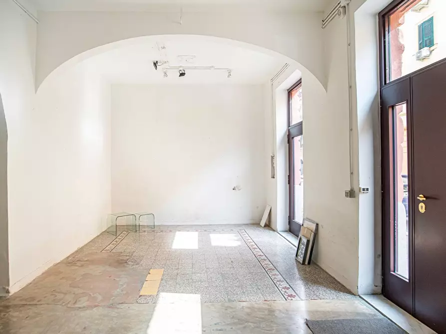 Immagine 9 di Locale commerciale in vendita  in Via Gabrio Serbelloni 122 a Roma