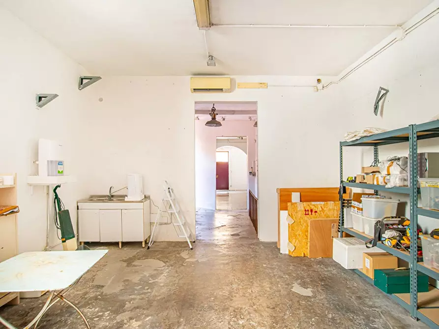 Immagine 10 di Locale commerciale in vendita  in Via Gabrio Serbelloni 122 a Roma