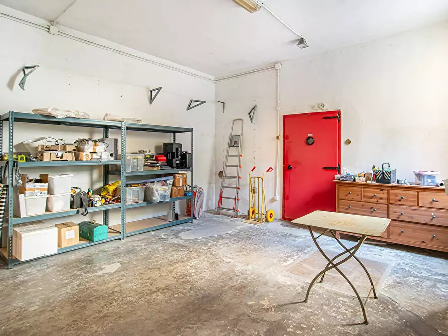 Immagine 11 di Locale commerciale in vendita  in Via Gabrio Serbelloni 122 a Roma