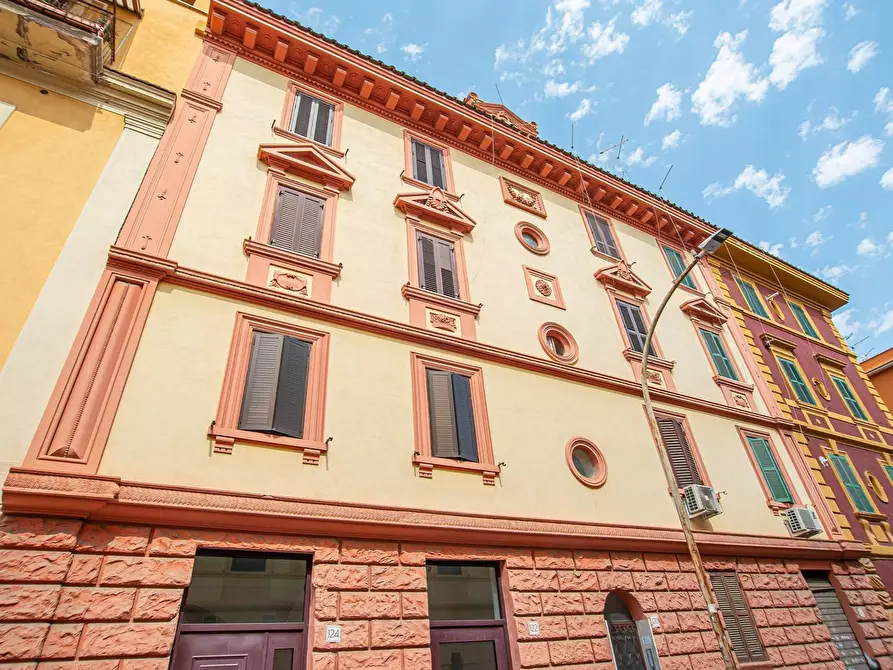 Immagine 12 di Locale commerciale in vendita  in Via Gabrio Serbelloni 122 a Roma