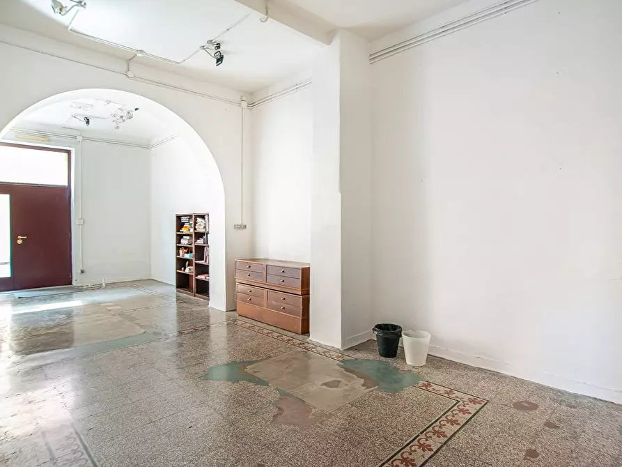 Immagine 13 di Locale commerciale in vendita  in Via Gabrio Serbelloni 122 a Roma
