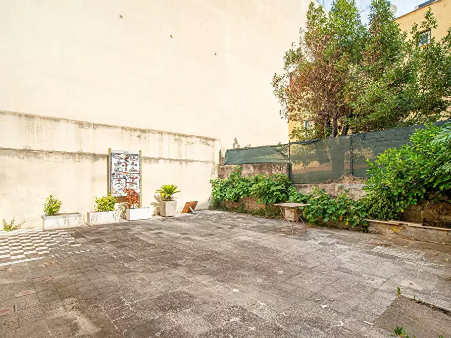 Immagine 15 di Locale commerciale in vendita  in Via Gabrio Serbelloni 122 a Roma