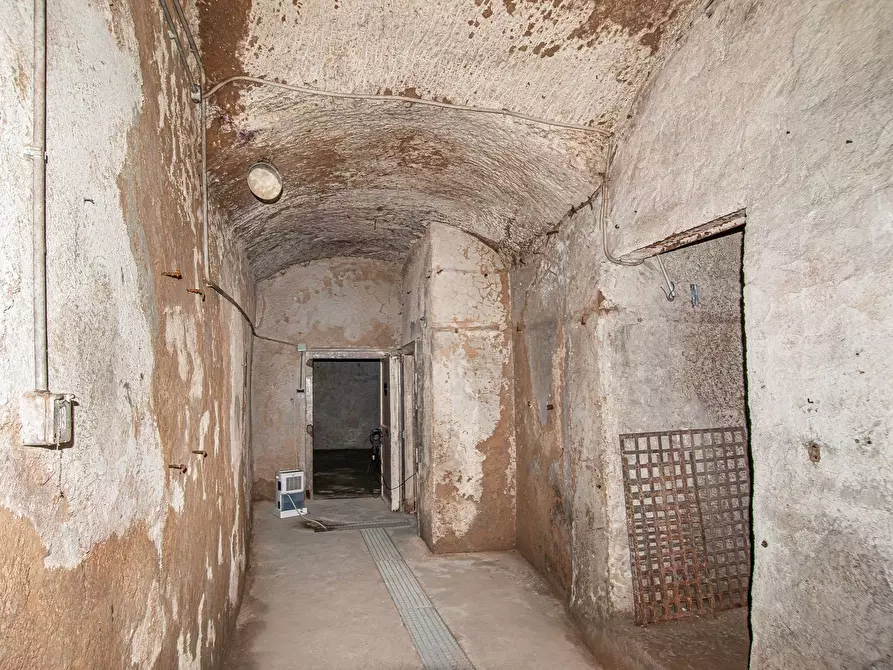 Immagine 20 di Locale commerciale in vendita  in Via Gabrio Serbelloni 122 a Roma