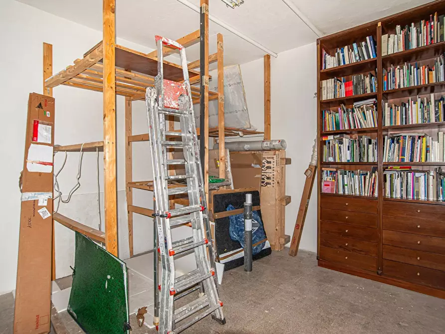 Immagine 23 di Locale commerciale in vendita  in Via Gabrio Serbelloni 122 a Roma