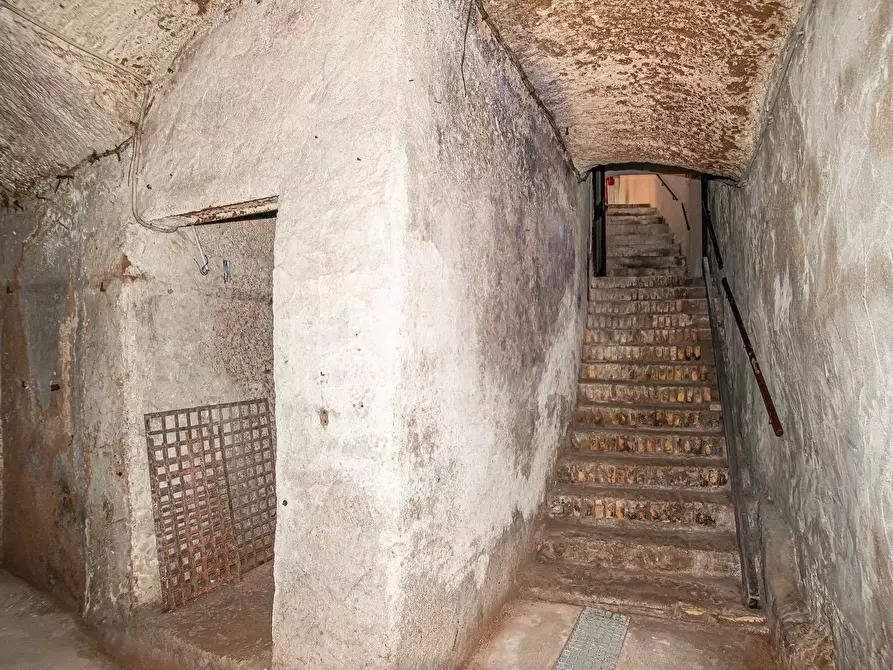 Immagine 26 di Locale commerciale in vendita  in Via Gabrio Serbelloni 122 a Roma