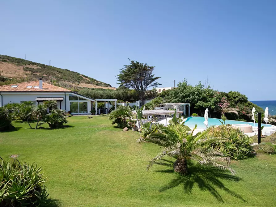Immagine 5 di Villa in vendita  in punta tramontana a Castelsardo