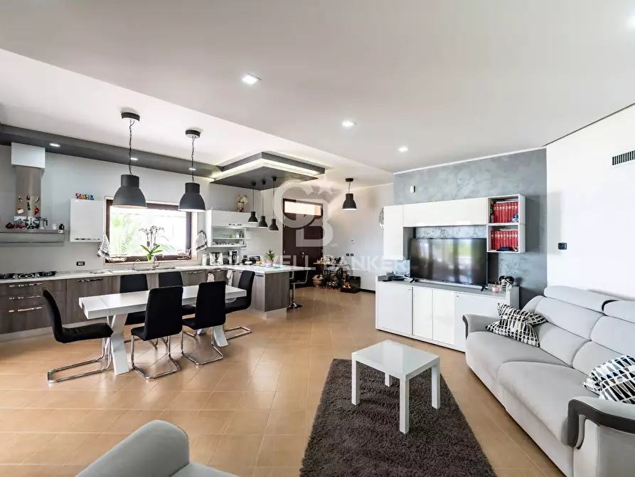 Immagine 18 di Villa in vendita  in Via Lancia 107 a Mazzarrone