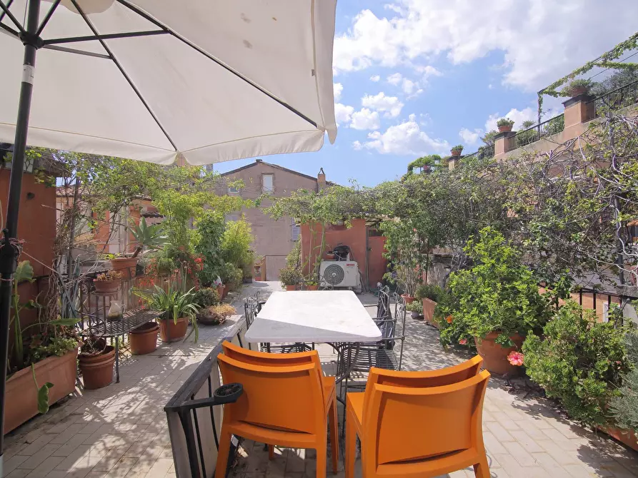 Immagine 2 di Attico in vendita  in vicolo de bovari a Roma