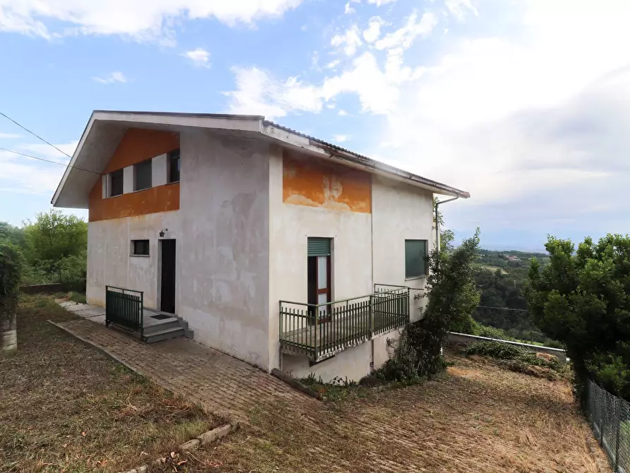 Immagine 3 di Villa in vendita  in via Donadei a Belvedere Langhe