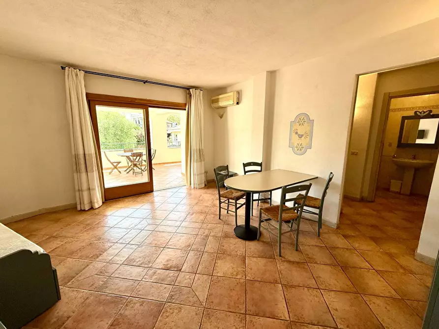 Immagine 3 di Appartamento in vendita  in residence smaralda a Olbia