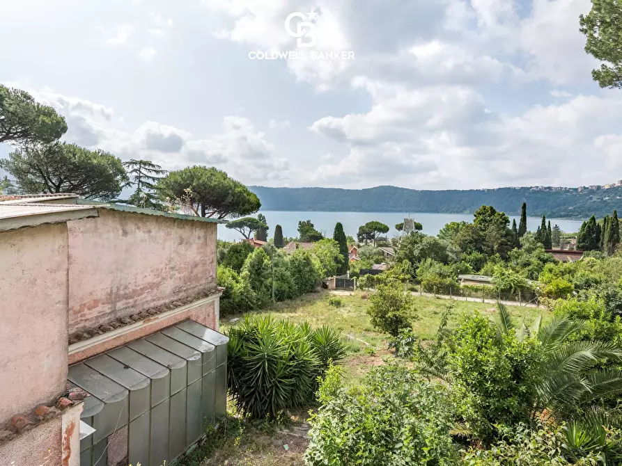 Immagine 5 di Villa in vendita  in Via Piano del Lago 7 a Castel Gandolfo