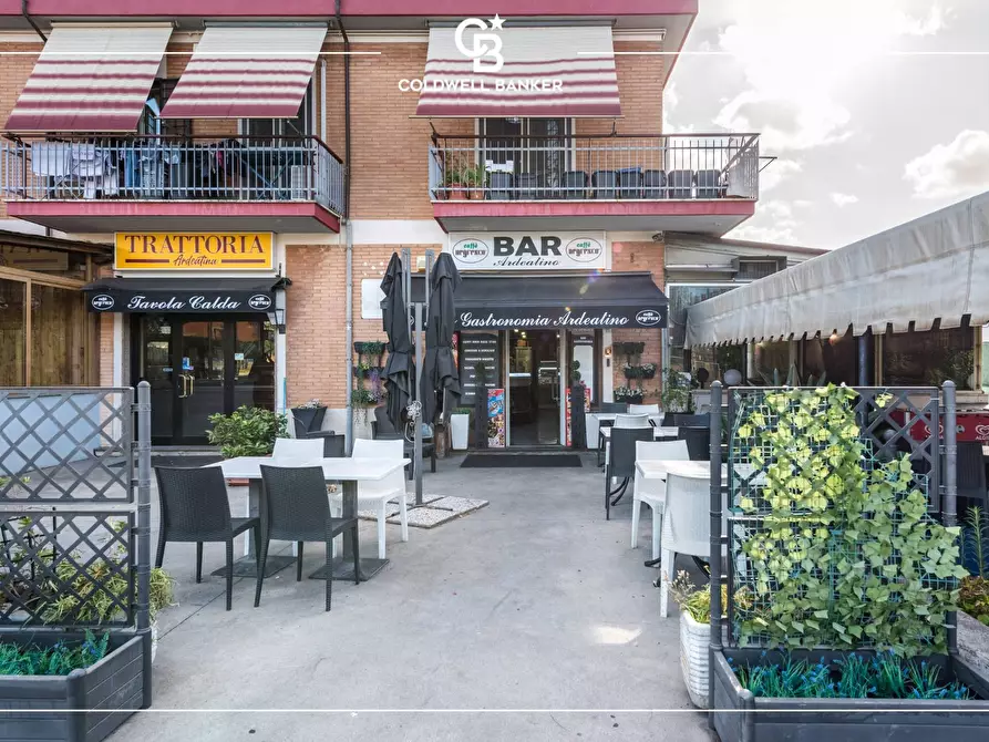 Immagine 1 di Locale commerciale in vendita  in Via Torre del Vescovo 1 a Pomezia