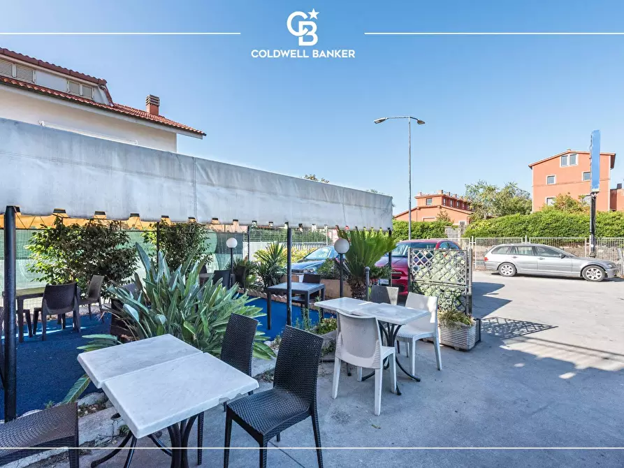 Immagine 4 di Locale commerciale in vendita  in Via Torre del Vescovo 1 a Pomezia