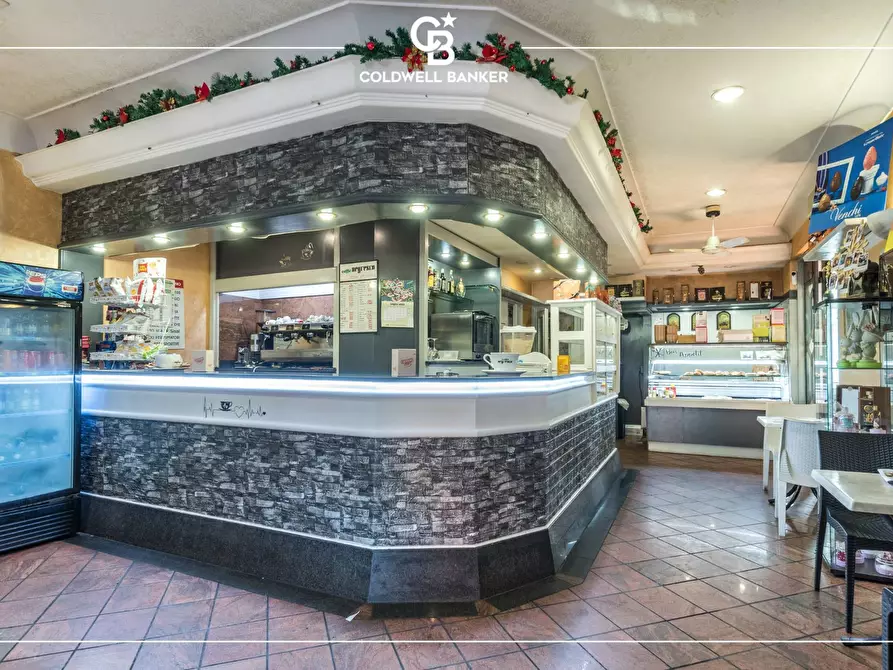 Immagine 8 di Locale commerciale in vendita  in Via Torre del Vescovo 1 a Pomezia