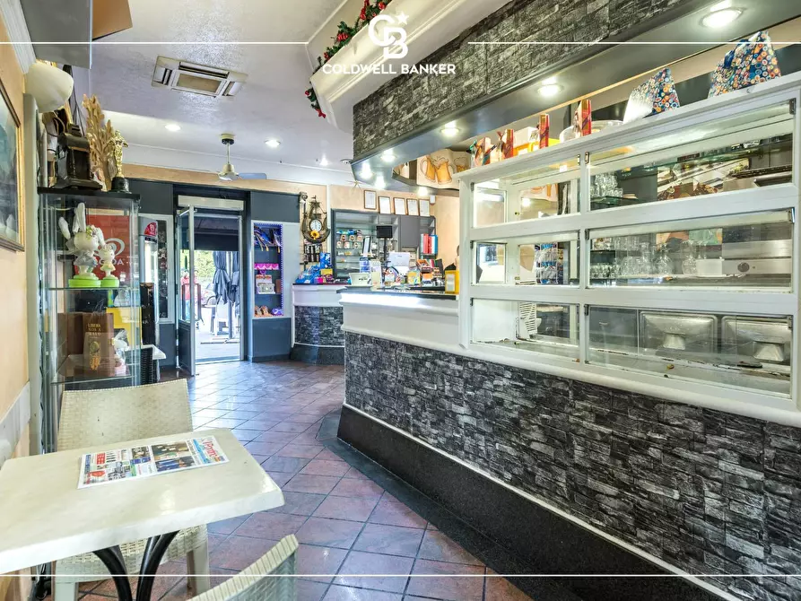 Immagine 10 di Locale commerciale in vendita  in Via Torre del Vescovo 1 a Pomezia