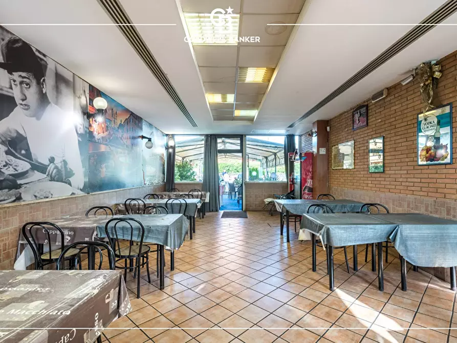 Immagine 14 di Locale commerciale in vendita  in Via Torre del Vescovo 1 a Pomezia