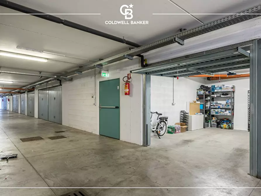 Immagine 3 di Box auto in vendita  in Via Cetraro 9 a Roma