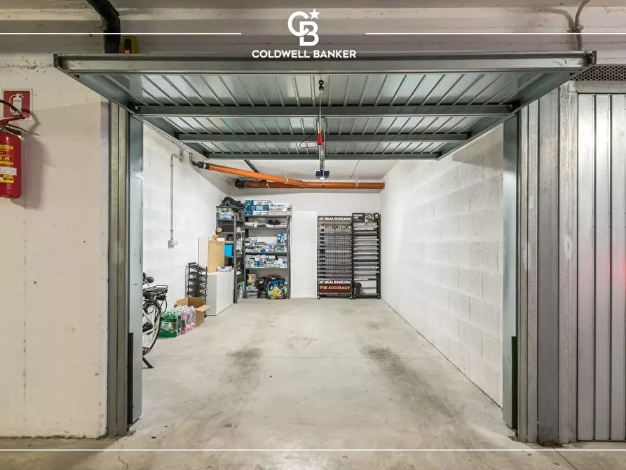 Immagine 4 di Box auto in vendita  in Via Cetraro 9 a Roma