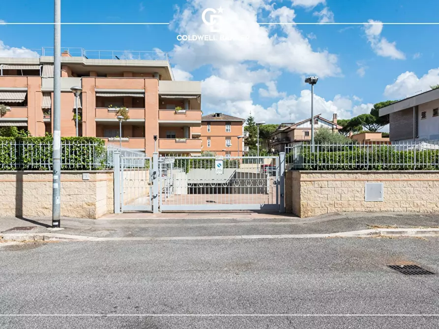 Immagine 7 di Box auto in vendita  in Via Cetraro 9 a Roma