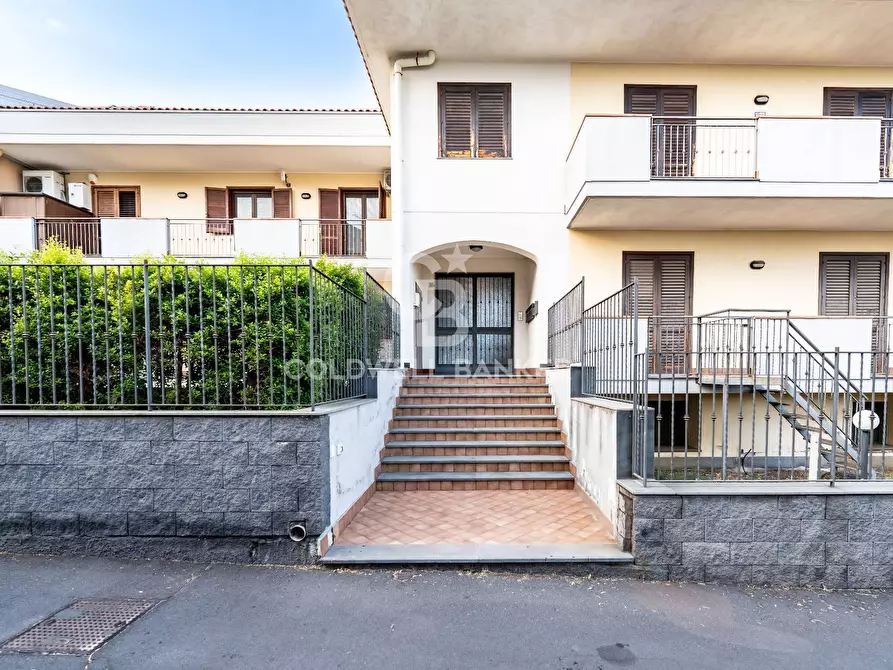 Immagine 1 di Appartamento in vendita  in Via Barcellona   (Pozzillo) 30 a Acireale