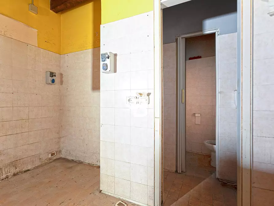 Immagine 10 di Locale commerciale in vendita  in Via Centoponti a Viterbo