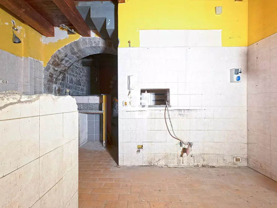 Immagine 12 di Locale commerciale in vendita  in Via Centoponti a Viterbo