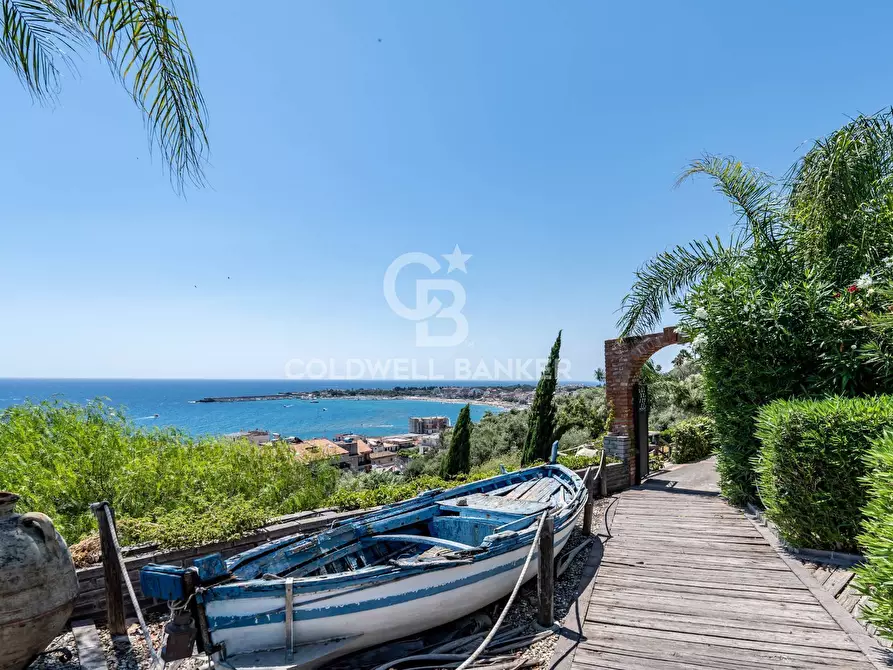 Immagine 10 di Villa in vendita  in via delle fornaci 3 a Giardini-Naxos