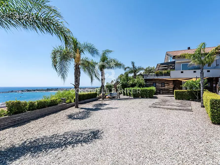 Immagine 9 di Villa in vendita  in via delle fornaci 3 a Giardini-Naxos