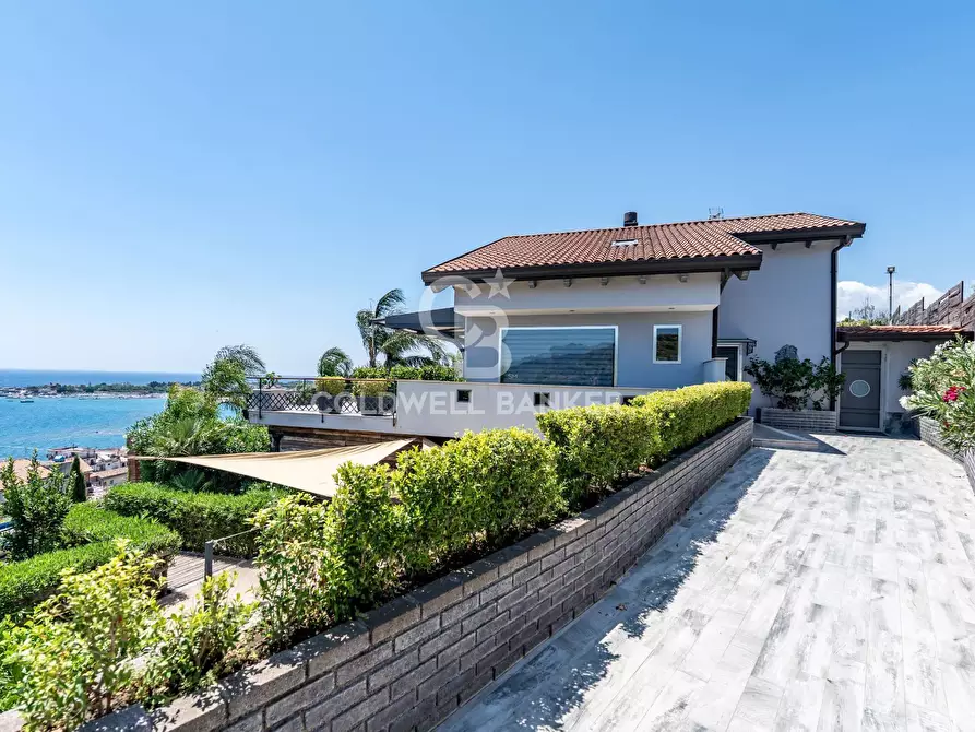 Immagine 7 di Villa in vendita  in via delle fornaci 3 a Giardini-Naxos