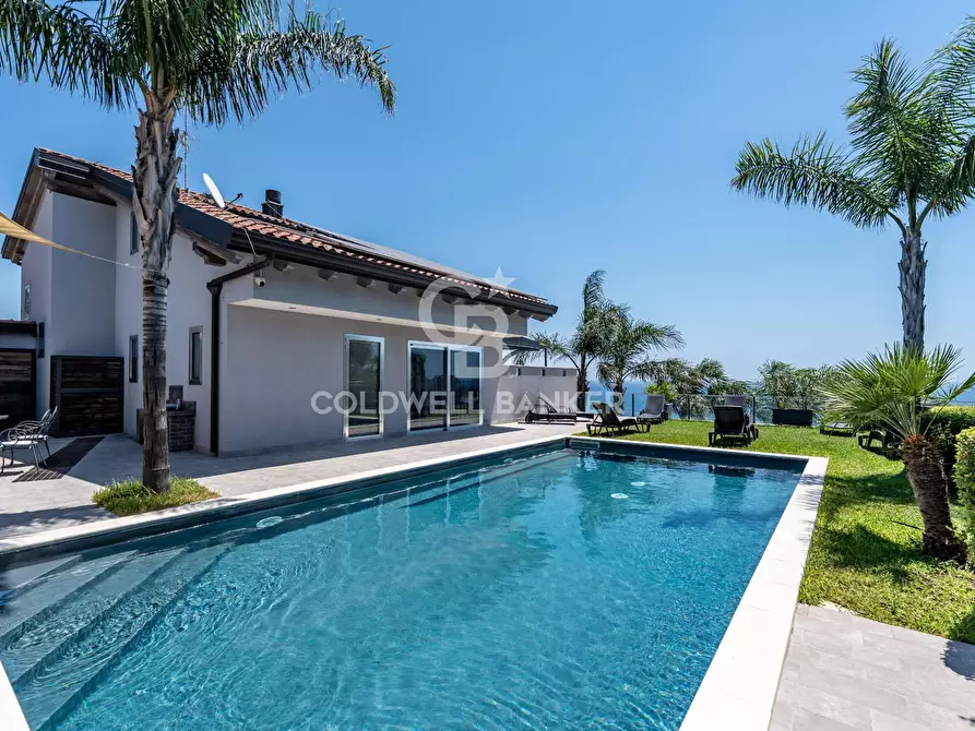 Immagine 31 di Villa in vendita  in via delle fornaci 3 a Giardini-Naxos