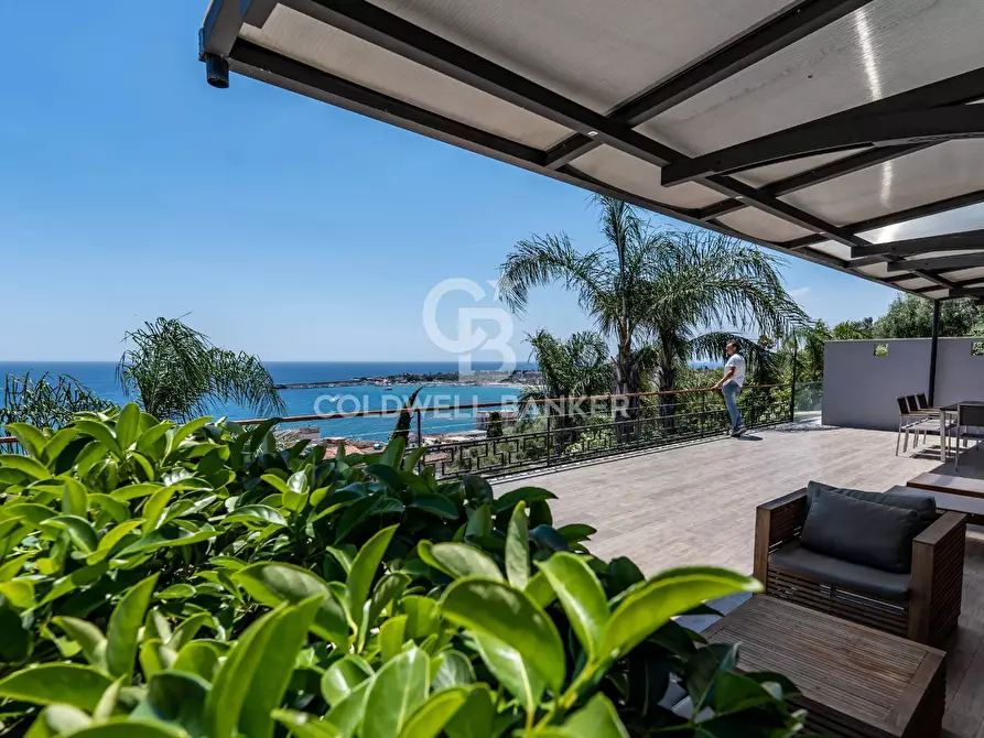 Immagine 1 di Villa in vendita  in via delle fornaci 3 a Giardini-Naxos