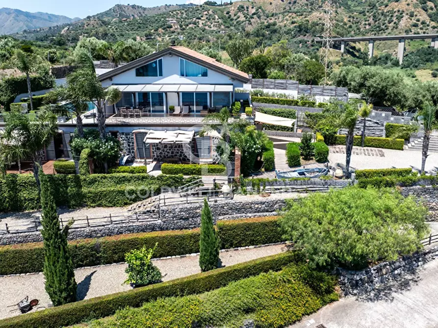 Immagine 5 di Villa in vendita  in via delle fornaci 3 a Giardini-Naxos