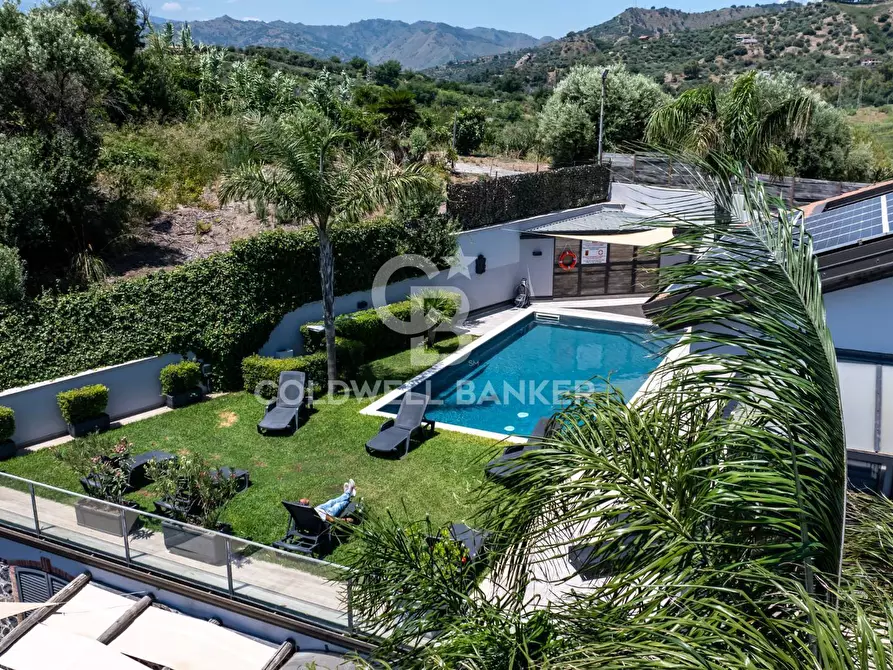 Immagine 2 di Villa in vendita  in via delle fornaci 3 a Giardini-Naxos