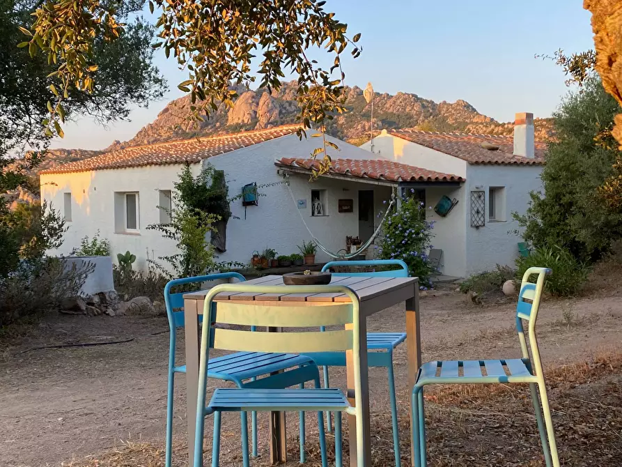 Immagine 1 di Villa in vendita  in SAN PANTALEO - VIA STAZZI VADDI LONGA a Olbia