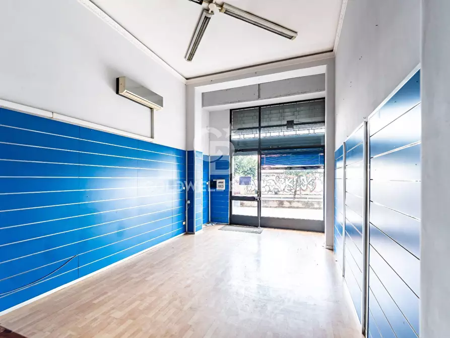 Immagine 3 di Locale commerciale in affitto  in Viale Regina Margherita 19 a Acireale