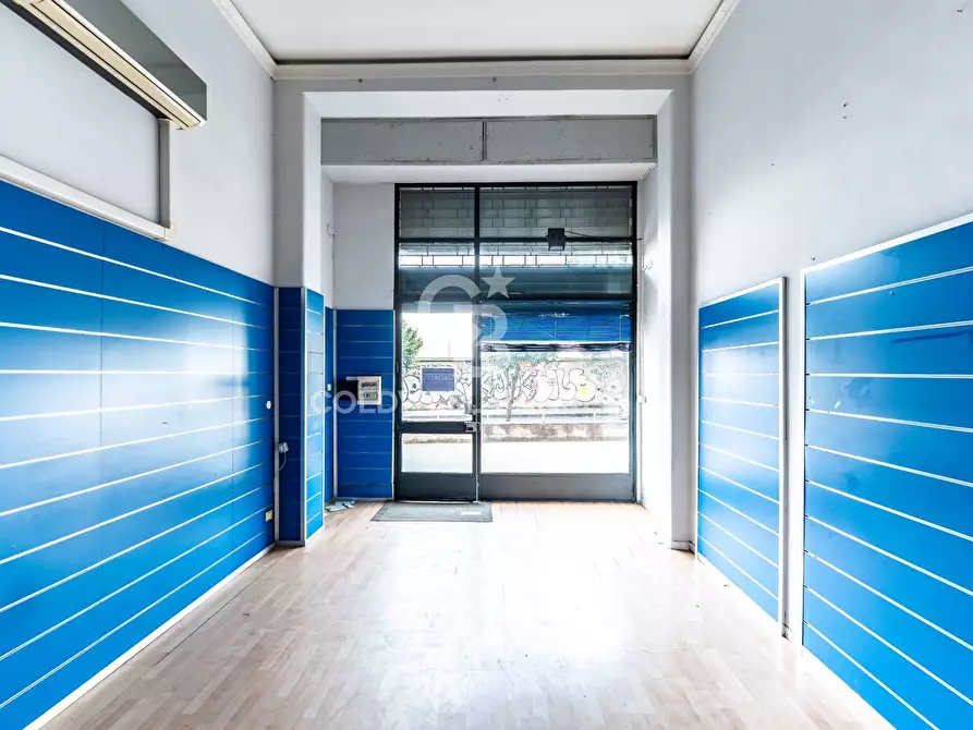 Immagine 2 di Locale commerciale in affitto  in Viale Regina Margherita 19 a Acireale