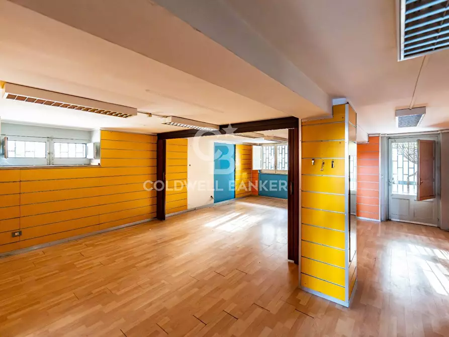 Immagine 9 di Locale commerciale in affitto  in Viale Regina Margherita 19 a Acireale