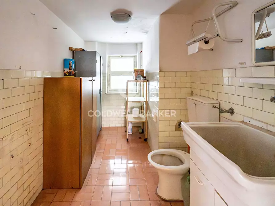 Immagine 17 di Locale commerciale in affitto  in Viale Regina Margherita 19 a Acireale