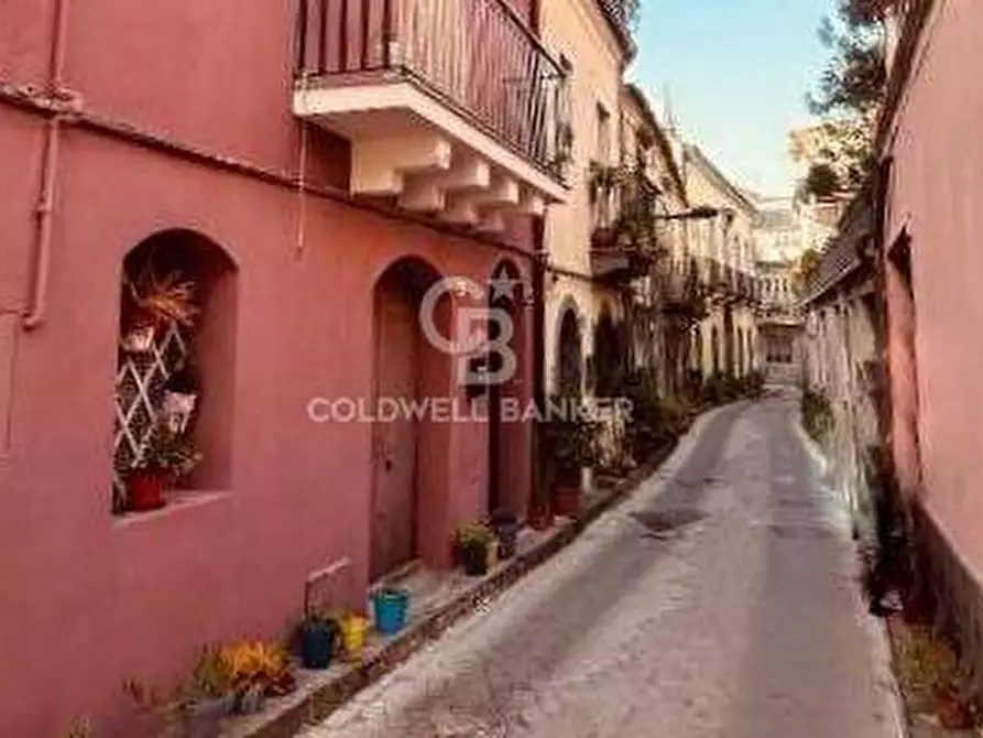 Immagine 1 di Appartamento in affitto  in via Trieste 30 a Linguaglossa