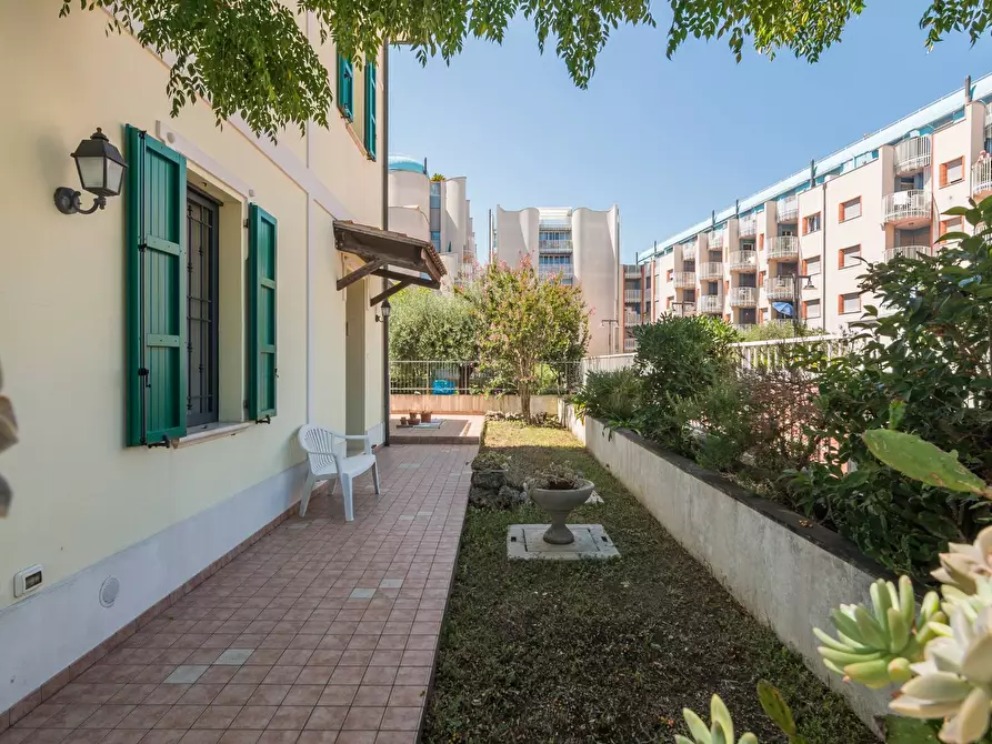 Immagine 32 di Villa in vendita  in Via Caboto a Cattolica