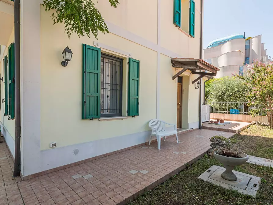 Immagine 31 di Villa in vendita  in Via Caboto a Cattolica