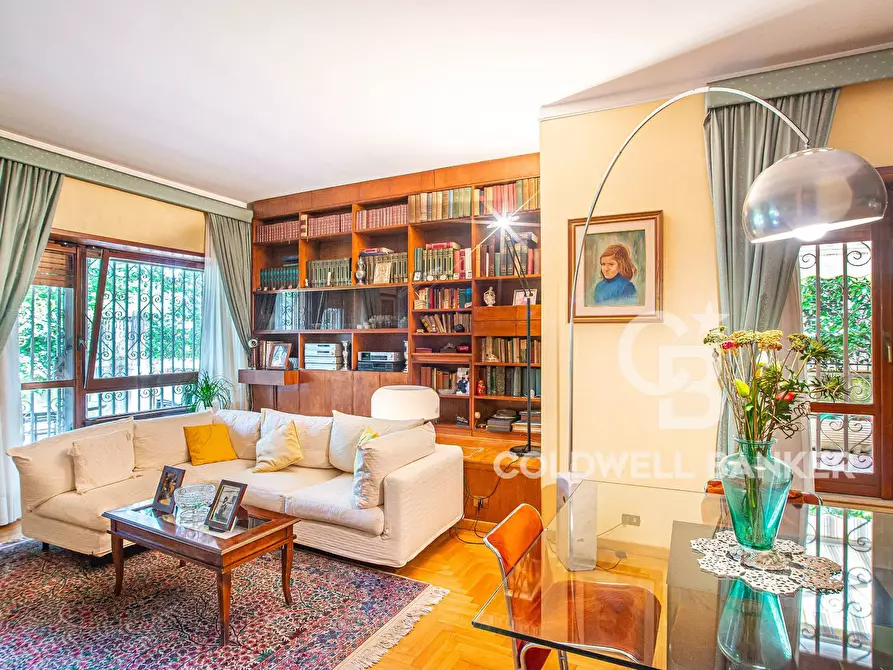 Immagine 2 di Appartamento in vendita  in Via Renato Fucini 200 a Roma