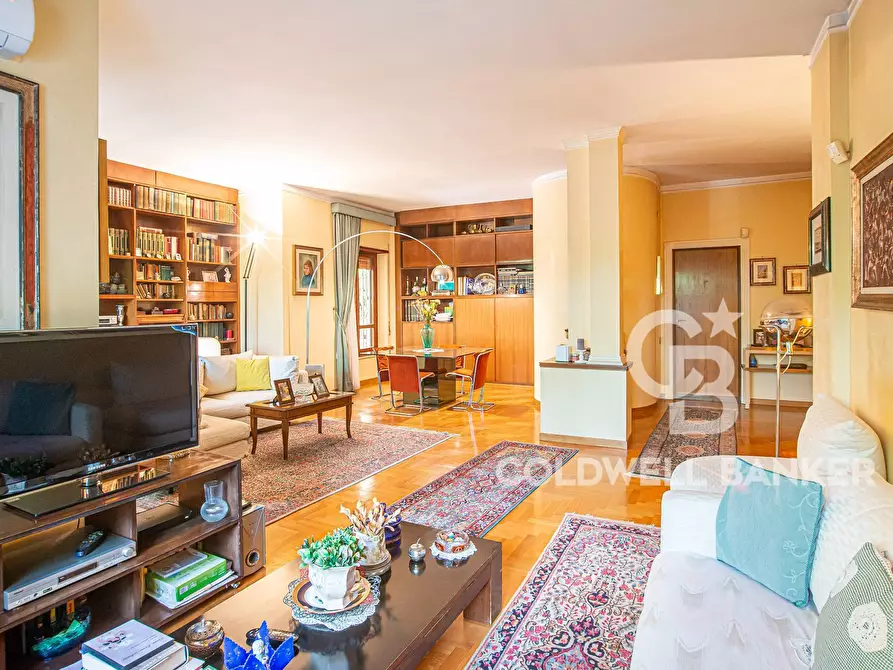 Immagine 3 di Appartamento in vendita  in Via Renato Fucini 200 a Roma