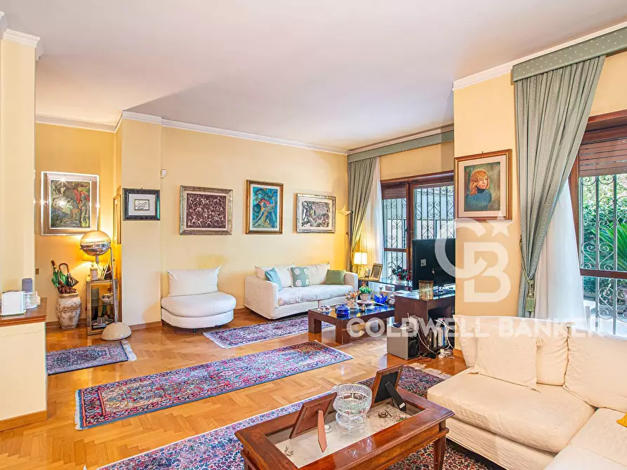 Immagine 4 di Appartamento in vendita  in Via Renato Fucini 200 a Roma