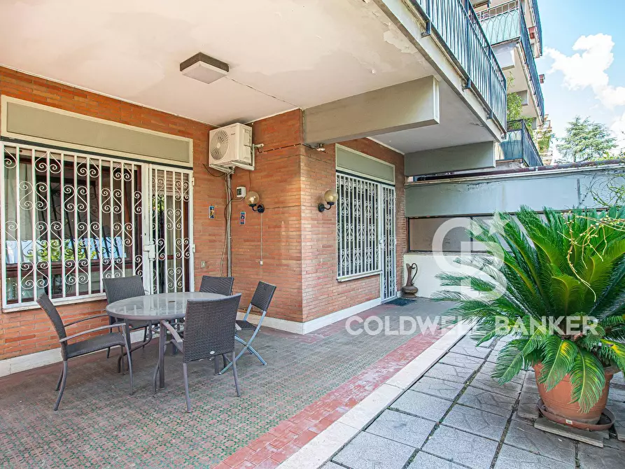 Immagine 12 di Appartamento in vendita  in Via Renato Fucini 200 a Roma