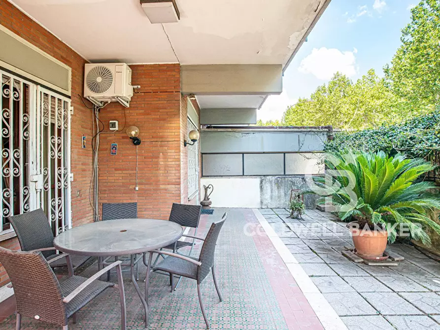 Immagine 13 di Appartamento in vendita  in Via Renato Fucini 200 a Roma