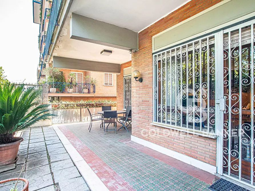 Immagine 14 di Appartamento in vendita  in Via Renato Fucini 200 a Roma