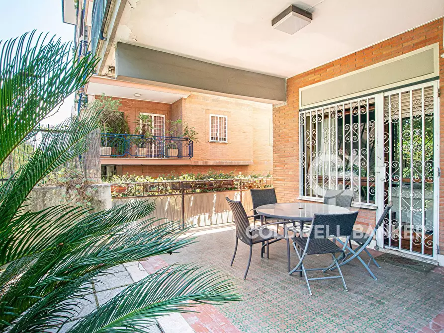 Immagine 15 di Appartamento in vendita  in Via Renato Fucini 200 a Roma