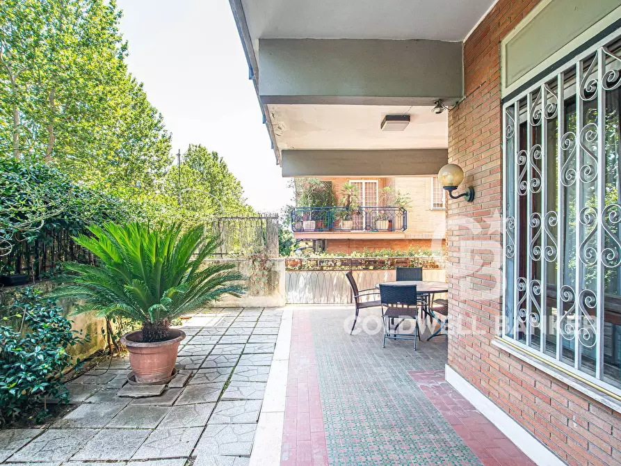 Immagine 17 di Appartamento in vendita  in Via Renato Fucini 200 a Roma